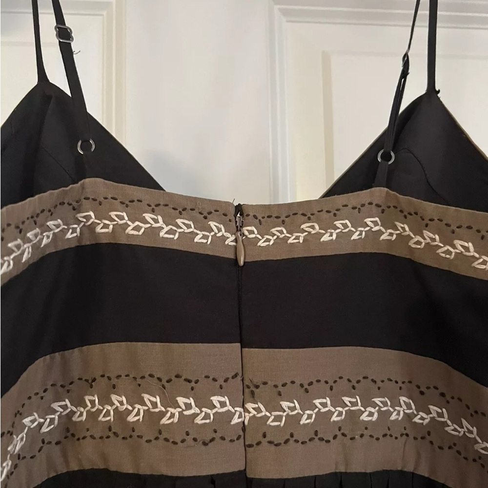 BCBG | Brown Floral Party Dress| Size 6 - Picture 4 of 9